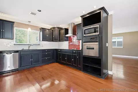 Kitchen - 1940 E 50th Pl N, Tulsa, OK 74130 photo 3 of 4