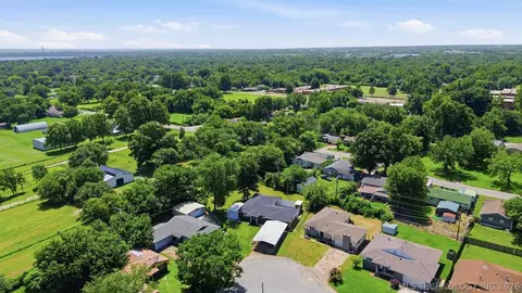 View/Area - 1940 E 50th Pl N, Tulsa, OK 74130 photo 2 of 5