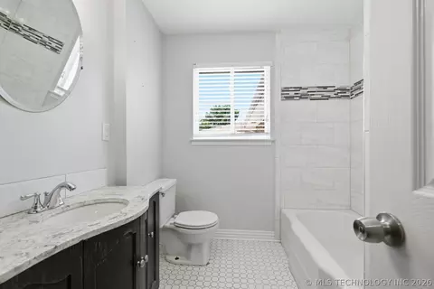 Bath - 1940 E 50th Pl N, Tulsa, OK 74130 photo 3 of 4