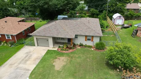 View/Area - 1830 E 17th, Ada, OK 74820 photo 1 of 6