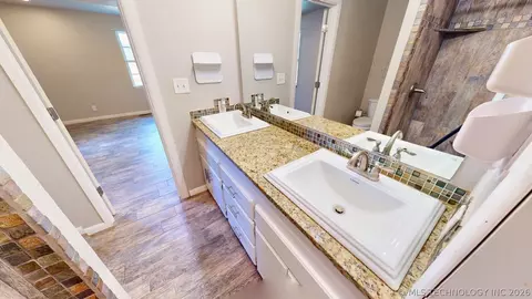 Bath - 1830 E 17th, Ada, OK 74820 photo 6 of 6