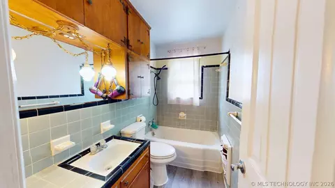 Bath - 1830 E 17th, Ada, OK 74820 photo 1 of 6