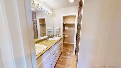 Bath - 1830 E 17th, Ada, OK 74820 photo 2 of 6