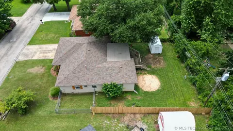 View/Area - 1830 E 17th, Ada, OK 74820 photo 3 of 6