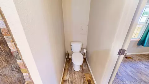 Bath - 1830 E 17th, Ada, OK 74820 photo 3 of 6
