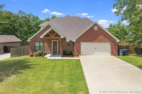 1707 Warwick Cir, Ardmore, OK 73401