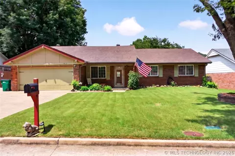 1815 Woodland Dr, Sapulpa, OK 74066