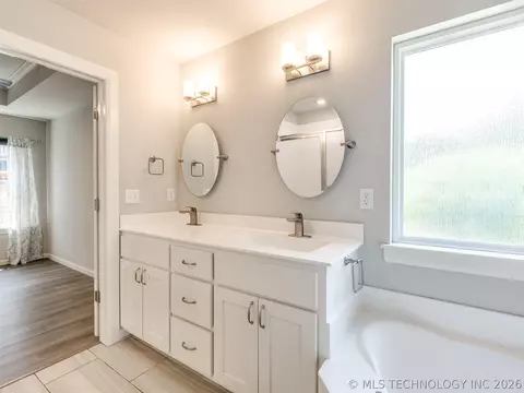 2126 E 140th St S, Bixby, OK 74008 photo 5