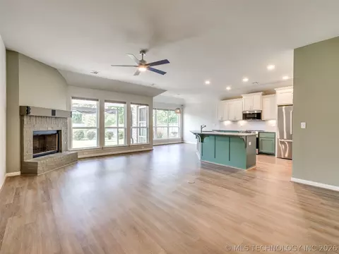 2126 E 140th St S, Bixby, OK 74008 photo 2