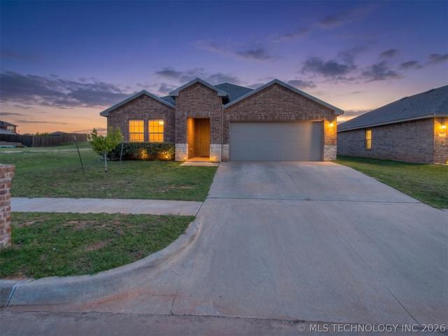 10421 NW 24th Ter, Yukon, OK 73099