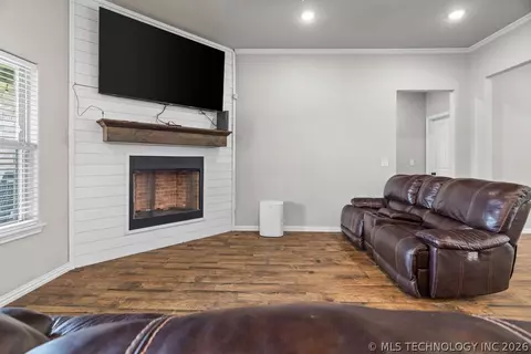 Living - 49 Paytons Pl, Durant, OK 74701 photo 2 of 2