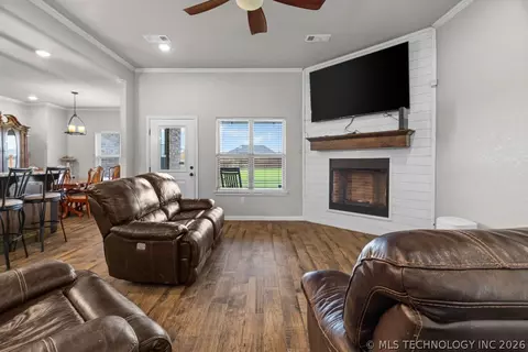 Living - 49 Paytons Pl, Durant, OK 74701 photo 1 of 2