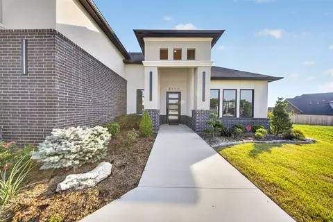 Exterior - 8117 Elgin St, Broken Arrow, OK 74014 photo 5 of 7
