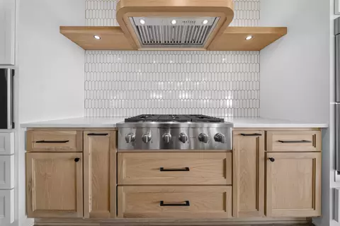 Kitchen - 8117 Elgin St, Broken Arrow, OK 74014 photo 7 of 10