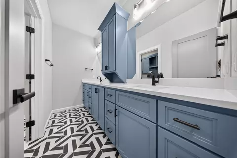 Bath - 8117 Elgin St, Broken Arrow, OK 74014 photo 10 of 12