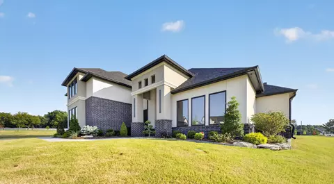Exterior - 8117 Elgin St, Broken Arrow, OK 74014 photo 4 of 7