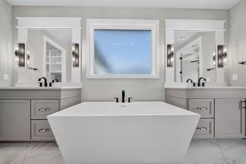 Bath - 8117 Elgin St, Broken Arrow, OK 74014 photo 6 of 12