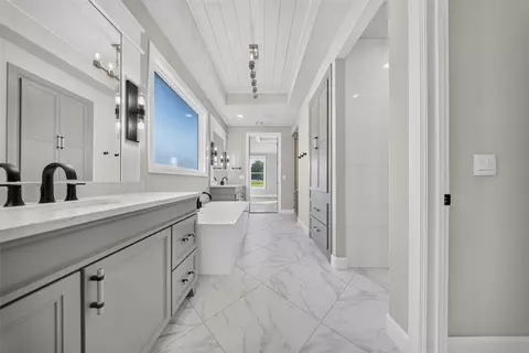 Entry Way - 8117 Elgin St, Broken Arrow, OK 74014 photo 6 of 10