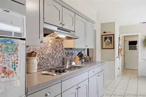 Kitchen - 6652 E 46th Pl, Tulsa, OK 74145 photo 4 of 4