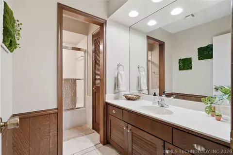 Bath - 6652 E 46th Pl, Tulsa, OK 74145 photo 3 of 3
