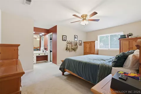 Bedroom - 6652 E 46th Pl, Tulsa, OK 74145 photo 2 of 5