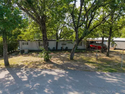 9058 Rosewood Cir E, Kingston, OK 73439