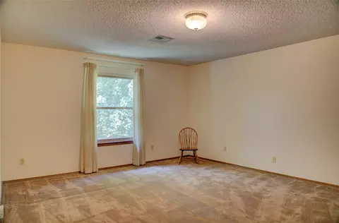 Bedroom - 401 E Winston Ct, Broken Arrow, OK 74011 photo 9 of 11