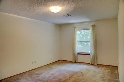Bedroom - 401 E Winston Ct, Broken Arrow, OK 74011 photo 5 of 11
