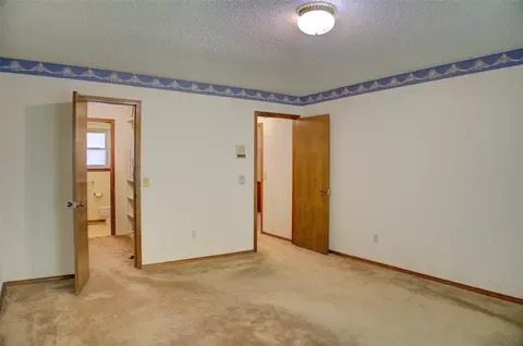 Bedroom - 401 E Winston Ct, Broken Arrow, OK 74011 photo 4 of 11