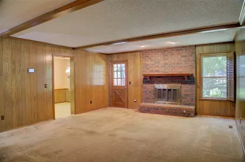 Living - 401 E Winston Ct, Broken Arrow, OK 74011 photo 6 of 6