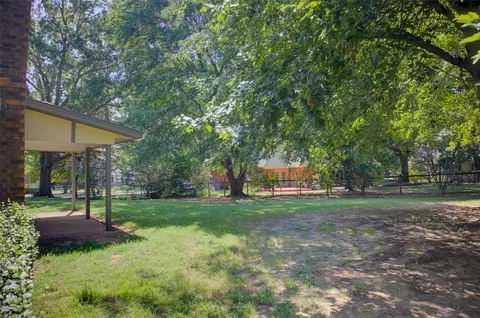 Exterior - 401 E Winston Ct, Broken Arrow, OK 74011 photo 5 of 8