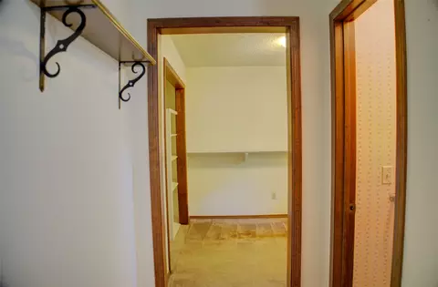 Entry Way - 401 E Winston Ct, Broken Arrow, OK 74011 photo 2 of 3
