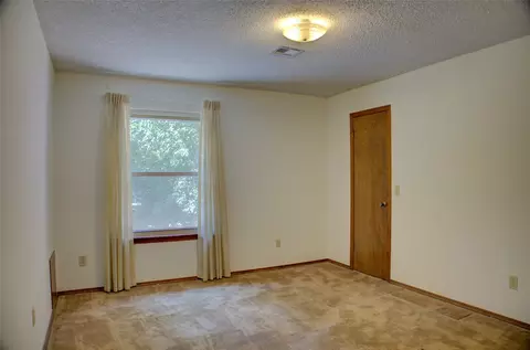 Bedroom - 401 E Winston Ct, Broken Arrow, OK 74011 photo 7 of 11