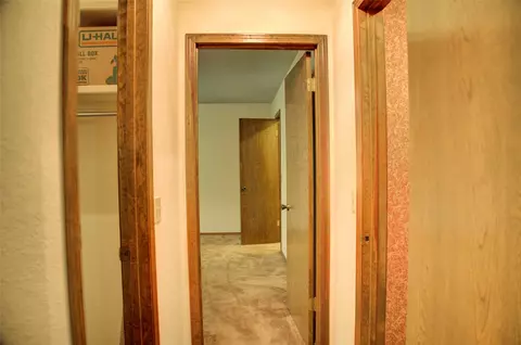 Entry Way - 401 E Winston Ct, Broken Arrow, OK 74011 photo 3 of 3