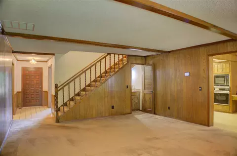 Living - 401 E Winston Ct, Broken Arrow, OK 74011 photo 1 of 6
