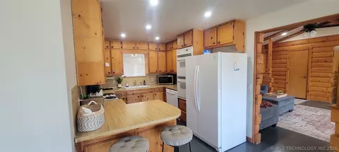 Kitchen - 424338 E 1168, Eufaula, OK 74432 photo 1 of 2
