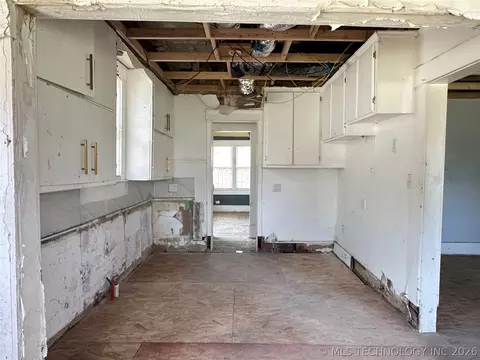 1126 E 4th St, Okmulgee, OK 74447 photo 8