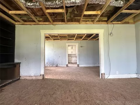 1126 E 4th St, Okmulgee, OK 74447 photo 4