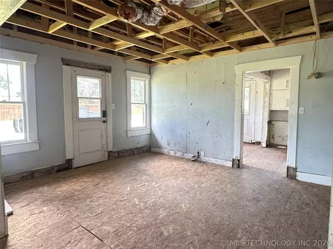1126 E 4th St, Okmulgee, OK 74447 photo 5