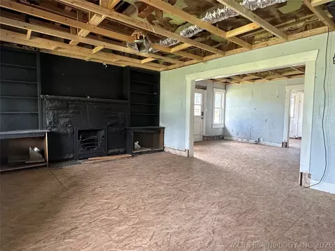 1126 E 4th St, Okmulgee, OK 74447 photo 3