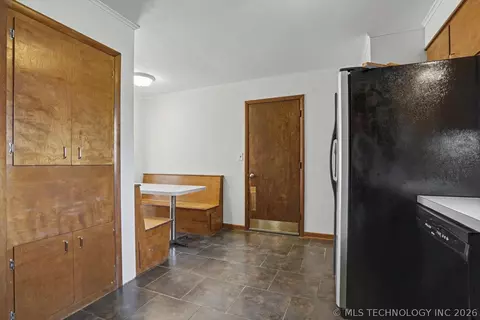Kitchen - 5929 E 26th St, Tulsa, OK 74114 photo 3 of 5