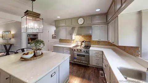 Kitchen - 2002 Cloverleaf Pl, Ardmore, OK 73401 photo 7 of 9