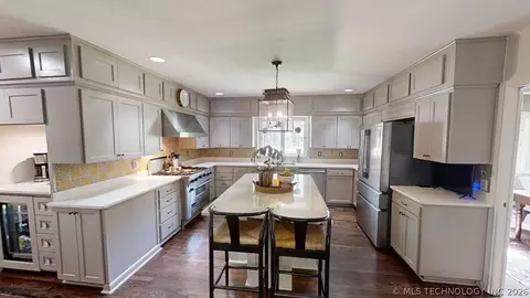 Kitchen - 2002 Cloverleaf Pl, Ardmore, OK 73401 photo 1 of 9