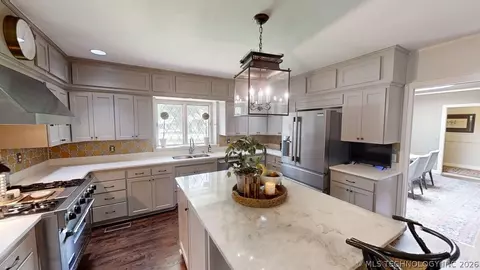 Kitchen - 2002 Cloverleaf Pl, Ardmore, OK 73401 photo 8 of 9