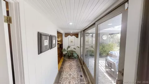 Entry Way - 2002 Cloverleaf Pl, Ardmore, OK 73401 photo 4 of 7