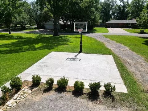 Exterior - 2002 Cloverleaf Pl, Ardmore, OK 73401 photo 3 of 11
