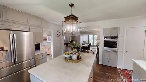 Kitchen - 2002 Cloverleaf Pl, Ardmore, OK 73401 photo 6 of 9