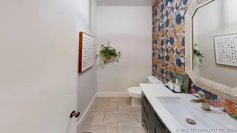 Bath - 2002 Cloverleaf Pl, Ardmore, OK 73401 photo 10 of 14