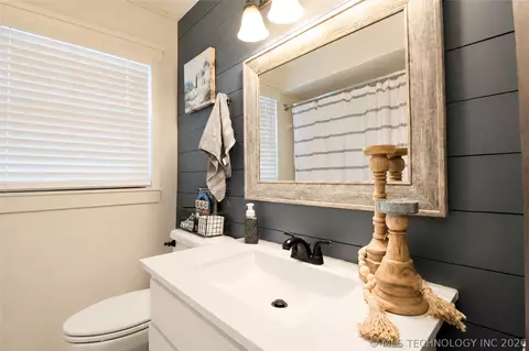 Bath - 420 E 19th St, Okmulgee, OK 74447 photo 1 of 4