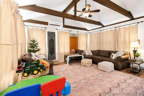 Living - 420 E 19th St, Okmulgee, OK 74447 photo 4 of 4